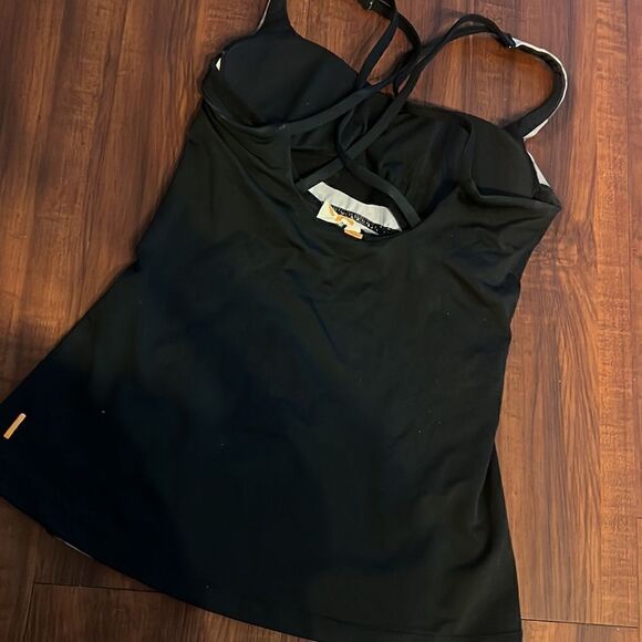 Athletic Shirt - Tight Fight Built in Bra - Padded - Size XS - Worn Once - Picture 3 of 4